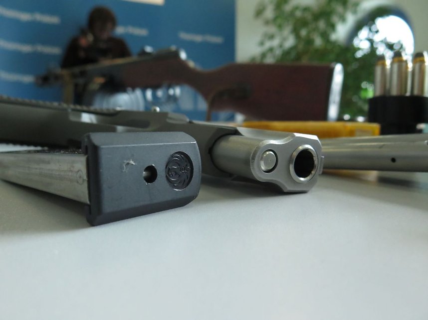 Pr&auml;sentation der sichergestellten Waffen und Munition