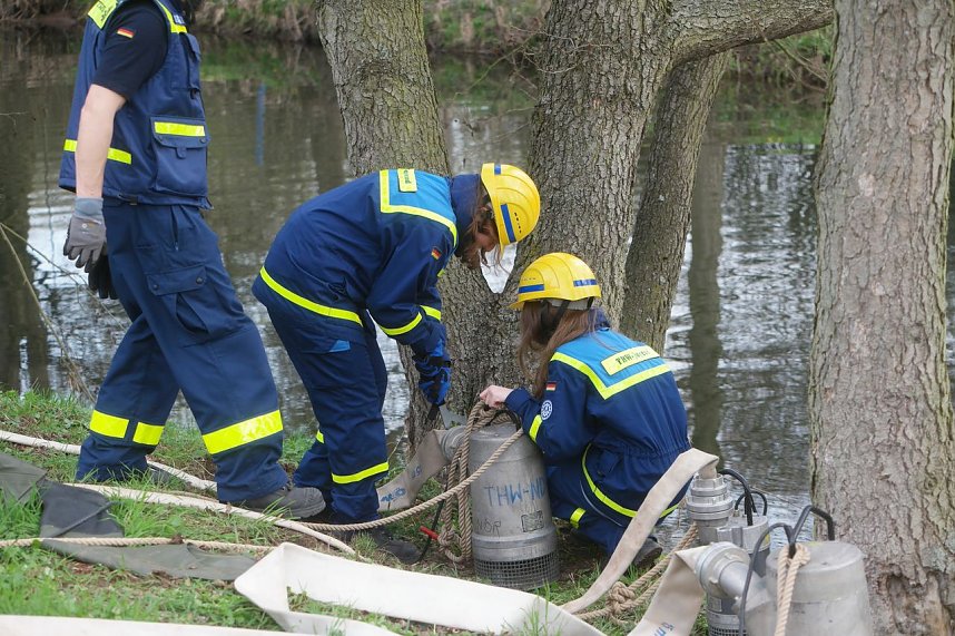 THW und Feuerwehren &uuml;bten an der Zorge
