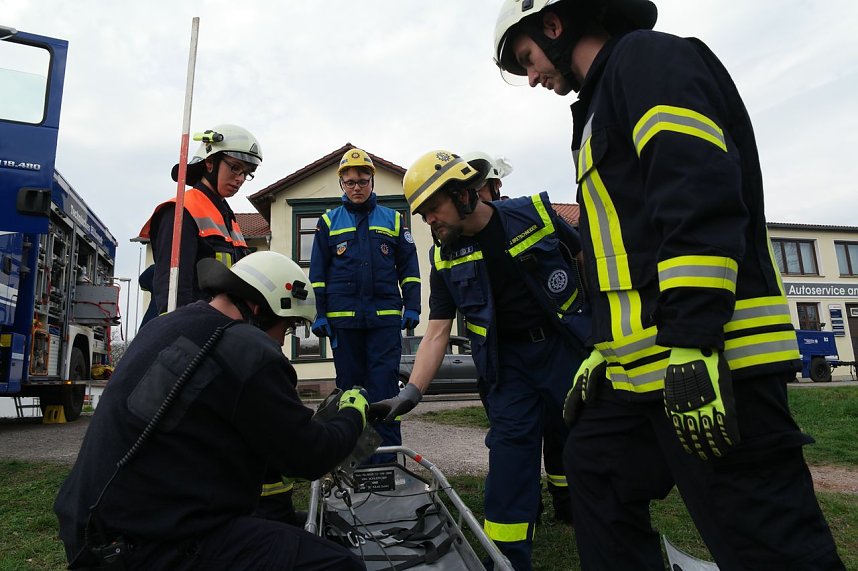 THW und Feuerwehren &uuml;bten an der Zorge