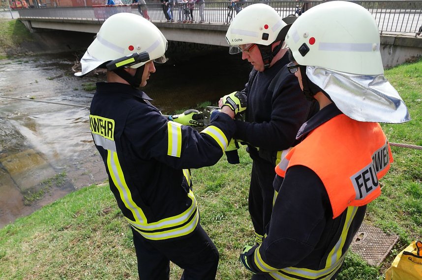 THW und Feuerwehren &uuml;bten an der Zorge