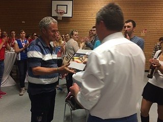 Ehrung beim Pokalfinale: Lutz Kurth und SVC-Frauen erhalten Auszeichnung