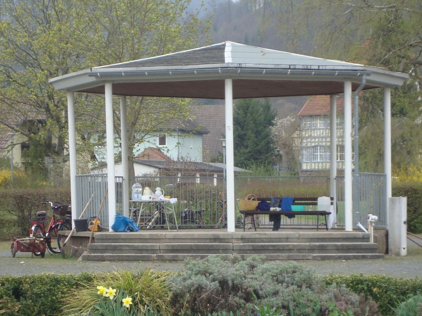 Aufr&auml;umen im Ilfelder Kurpark