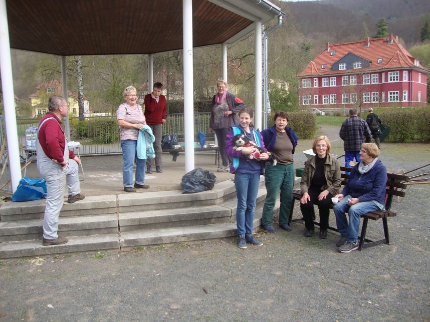 Aufr&auml;umen im Ilfelder Kurpark