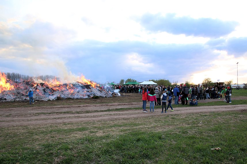 Osterfeuer in Bielen