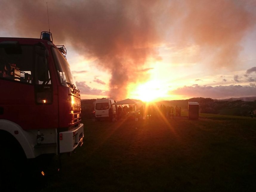 Zwei Osterfeuer in Neustadt