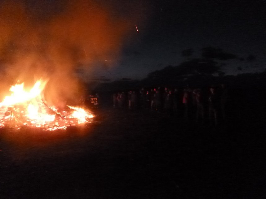 Zwei Osterfeuer in Neustadt