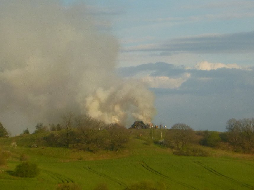 Zwei Osterfeuer in Neustadt