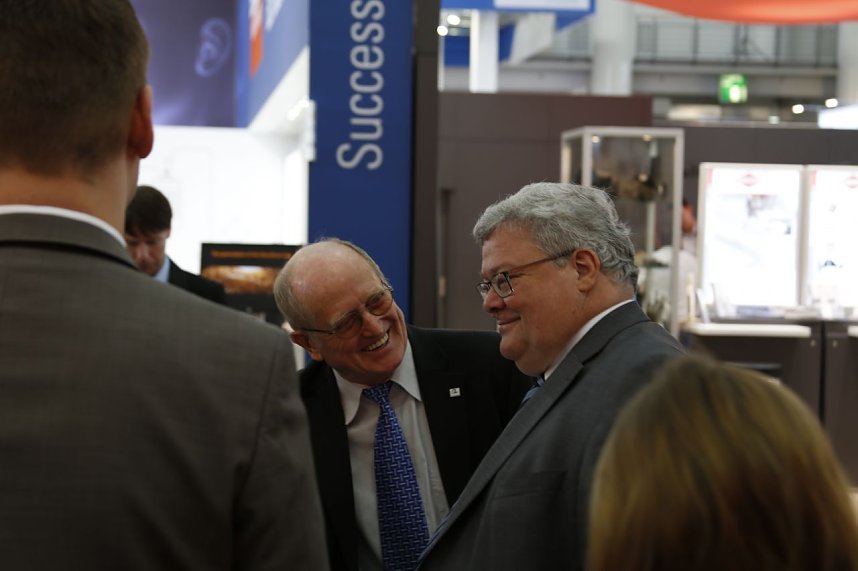  EU Abgeordneter Reinhard B&uuml;tikofer informierte sich am Stand der Hochschule Nordhausen