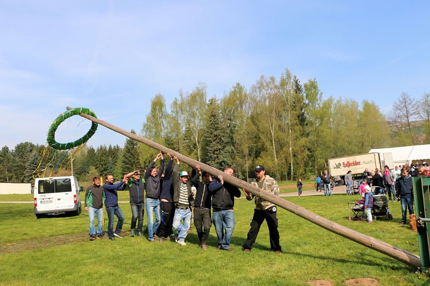 Maibaumsetzen in W&uuml;lfngerode
