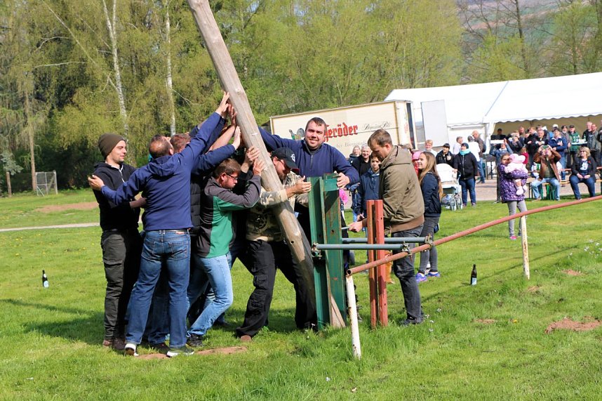 Maibaumsetzen in W&uuml;lfngerode