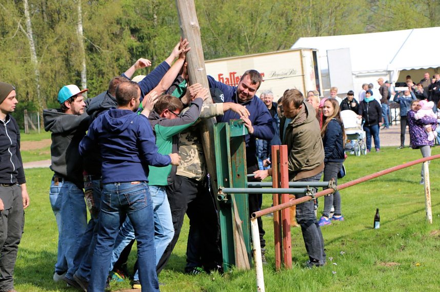 Maibaumsetzen in W&uuml;lfngerode