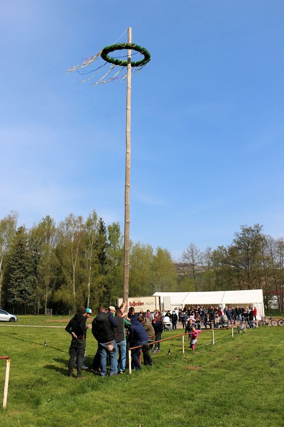 Maibaumsetzen in W&uuml;lfngerode