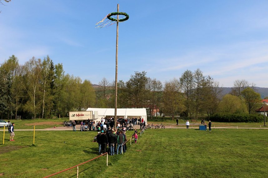 Maibaumsetzen in W&uuml;lfngerode