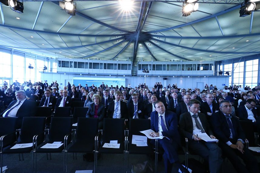 Carina Schmidt als gefragte Diskutantin auf der Hannover Messe