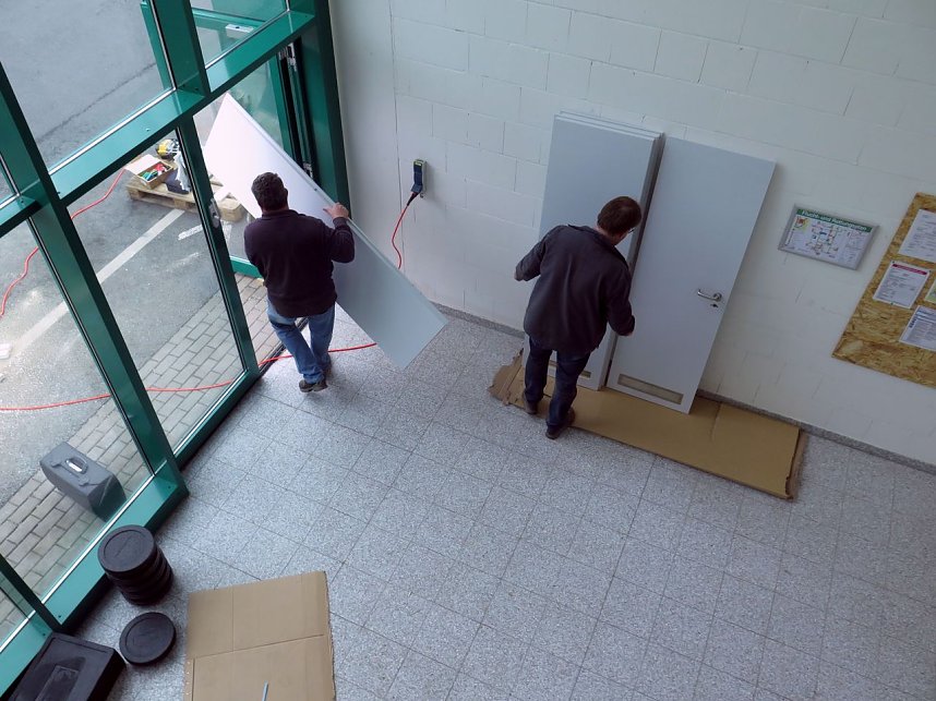 Umzug an der Bahnhofstra&szlig;e in Niedergebra