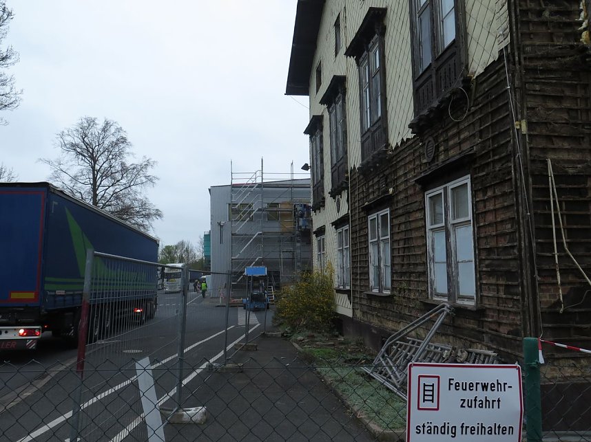 Umzug an der Bahnhofstra&szlig;e in Niedergebra