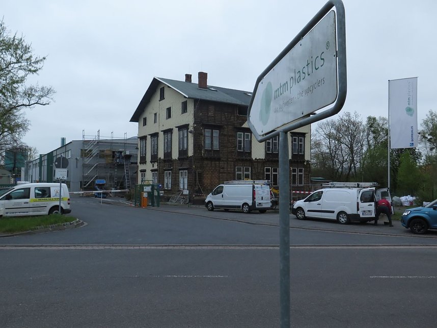 Umzug an der Bahnhofstra&szlig;e in Niedergebra