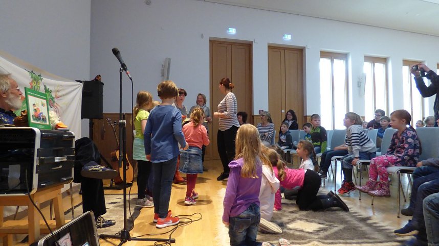 Viel los in der Bibliothek