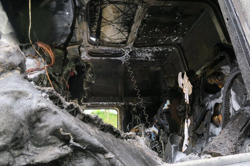 Lkw brannte v&ouml;llig aus