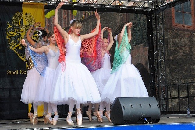 Tanzstudio Radeva beim Weinfest dabei