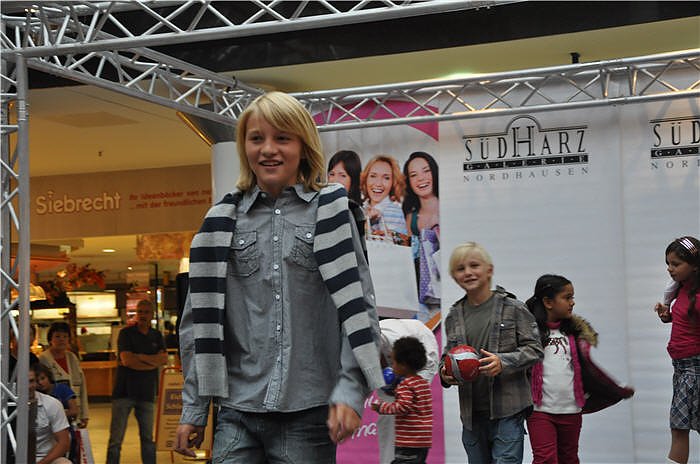 Modeschau in der Galerie