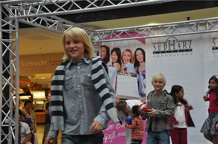 Modeschau in der Galerie