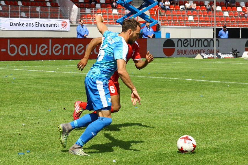 Pokalfinale zwischen RWE und Wacker in Erfurt