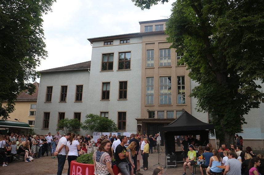Bye, bye Oberstufe - den Beginn der Sanierung am Humboldt-Gymnasium wurde heute ausgiebig gefeiert