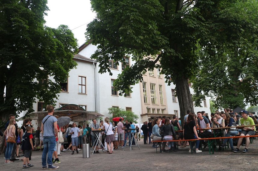 Bye, bye Oberstufe - den Beginn der Sanierung am Humboldt-Gymnasium wurde heute ausgiebig gefeiert