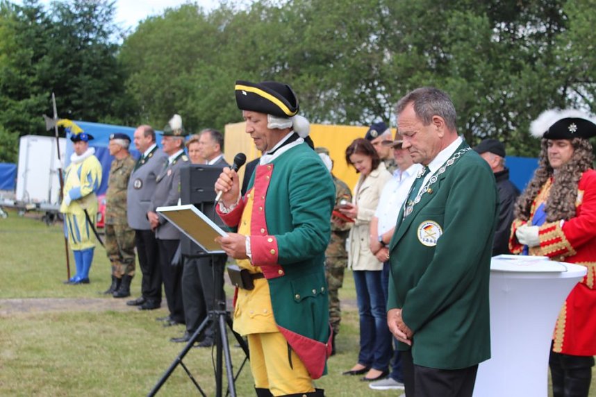 Gro&szlig;e Parade auf dem Dickkopf