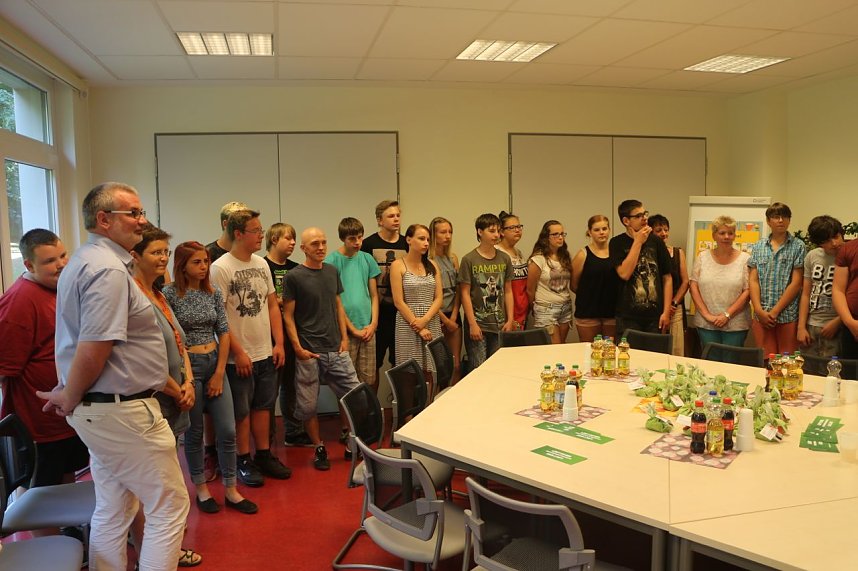 Teich, Z&auml;une, B&auml;ume - kurz vor den Ferien hat man sich am F&ouml;rderzentrum Pestalozzi nochmal richtig ins Zeug gelegt