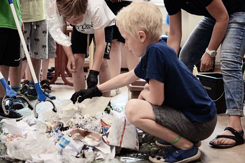 Auf die richtige Tonne kommt es an - das haben die Kinder der evangelischen Grundschule diese Woche gelernt