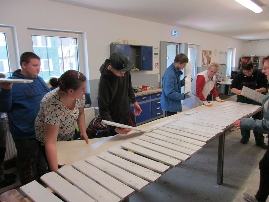 Teich, Z&auml;une, B&auml;ume - kurz vor den Ferien hat man sich am F&ouml;rderzentrum Pestalozzi nochmal richtig ins Zeug gelegt