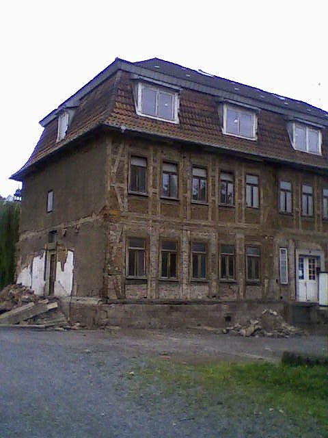 Barbie-Puppen im Fenster