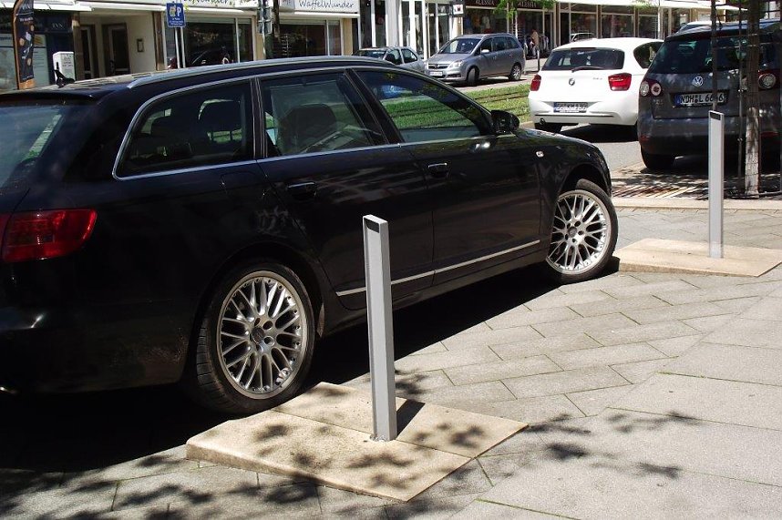 Parkbuchten in der Rautenstra&szlig;e - seit langem ein Problem