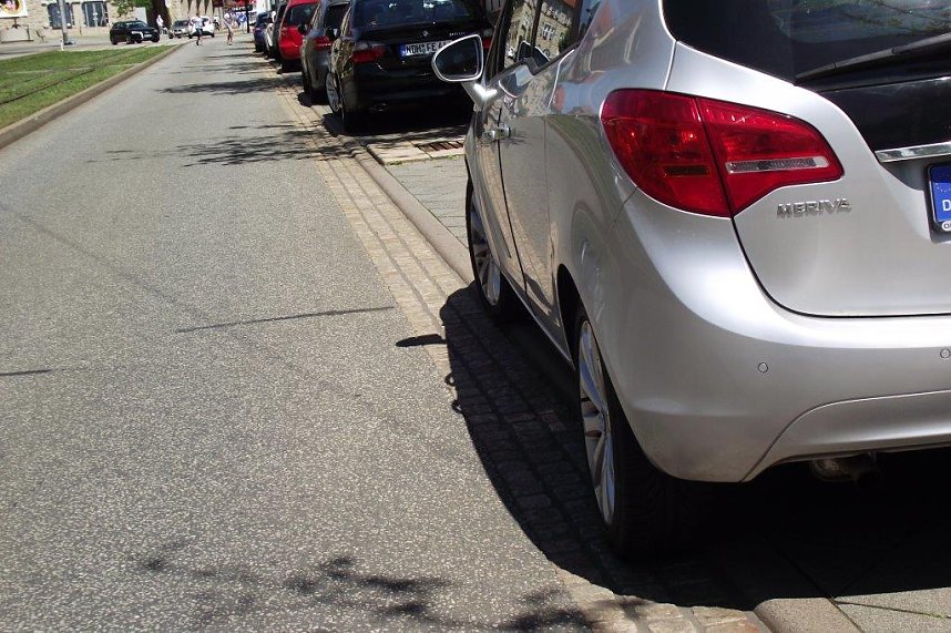 Parkbuchten in der Rautenstra&szlig;e - seit langem ein Problem