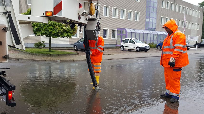 Stra&szlig;e an der Salza ist &uuml;berflutet