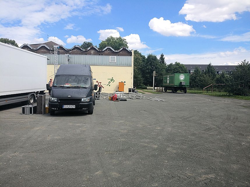 Die ersten Aufbauarbeiten