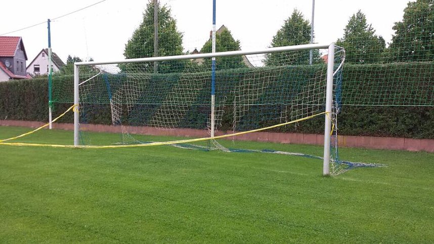 Zerschnittene Tornetze in Auleben