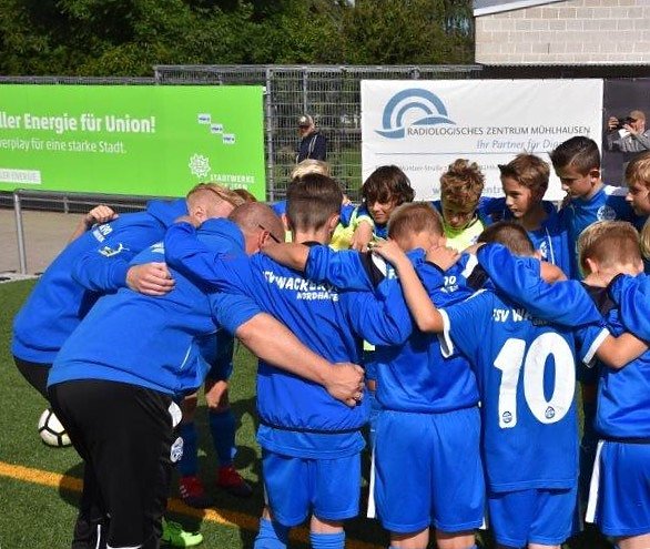 Knappe Niederlage zum Auftakt