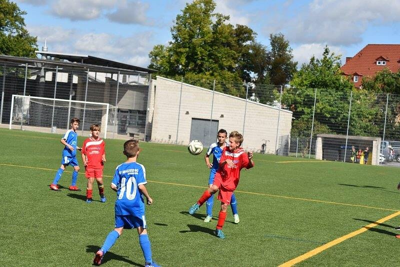 Knappe Niederlage zum Auftakt