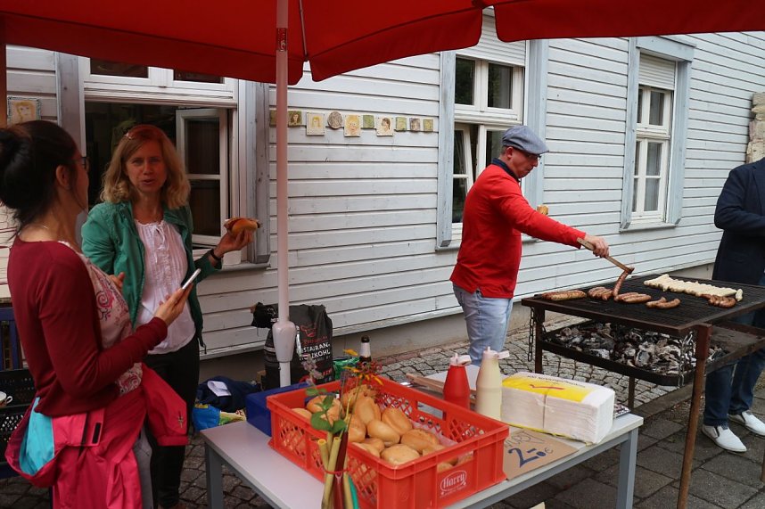 Kunst f&uuml;r alle! - beim diesj&auml;hrigen Kunstfest durfte man auch Wahlplakate verunstalten