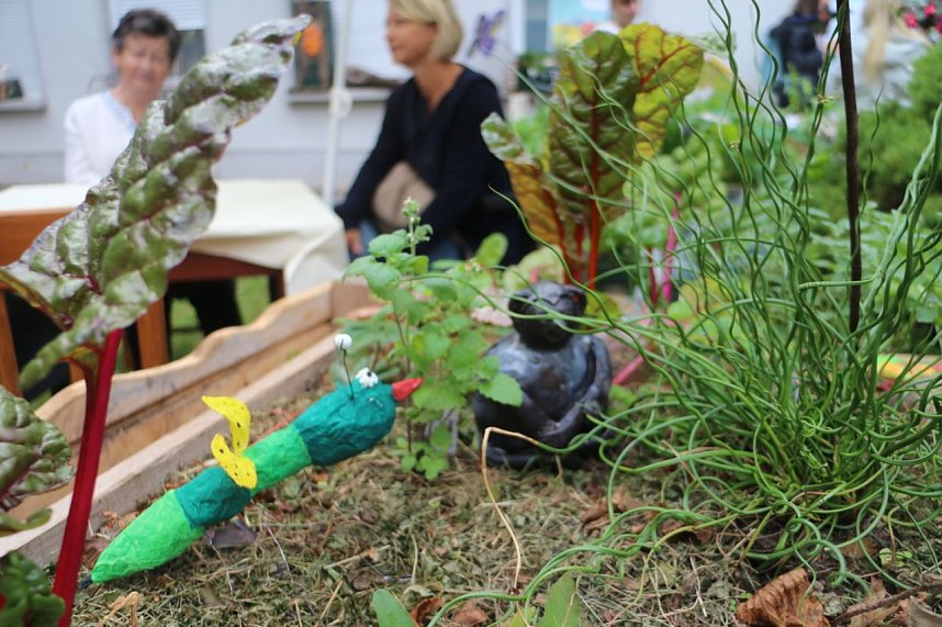 Kunst f&uuml;r alle! - beim diesj&auml;hrigen Kunstfest durfte man auch Wahlplakate verunstalten