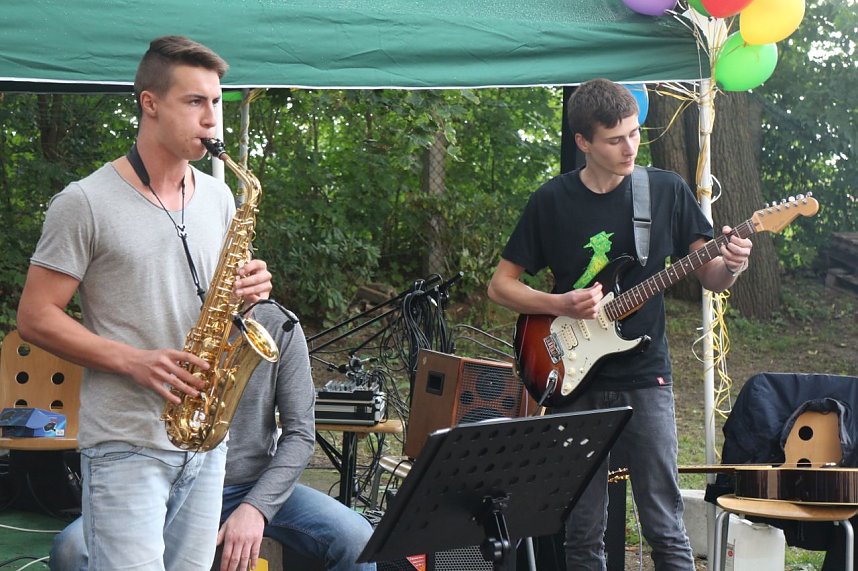 Kunst f&uuml;r alle! - beim diesj&auml;hrigen Kunstfest durfte man auch Wahlplakate verunstalten