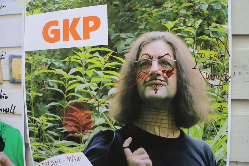 Kunst f&uuml;r alle! - beim diesj&auml;hrigen Kunstfest durfte man auch Wahlplakate verunstalten