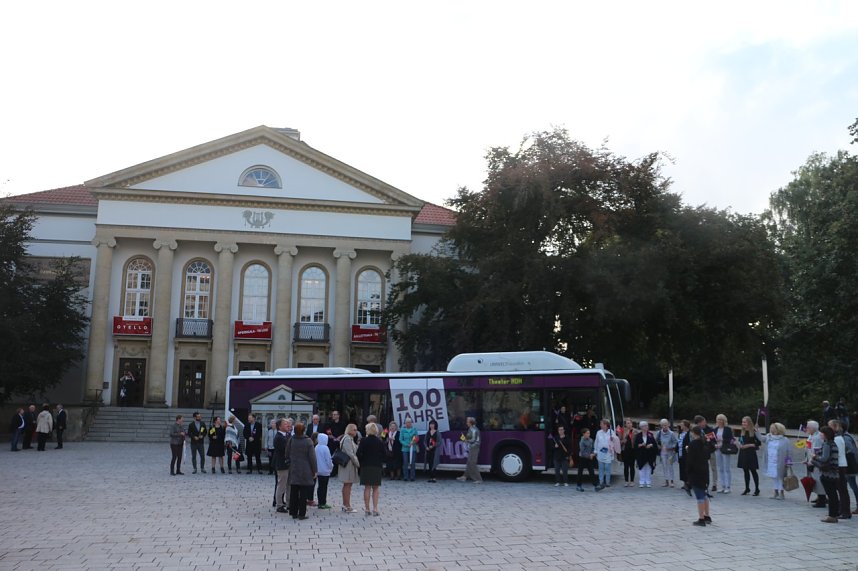 Ein Bus zum Geburtstag - Theater Nordhausen feiert 100. Jubil&auml;um