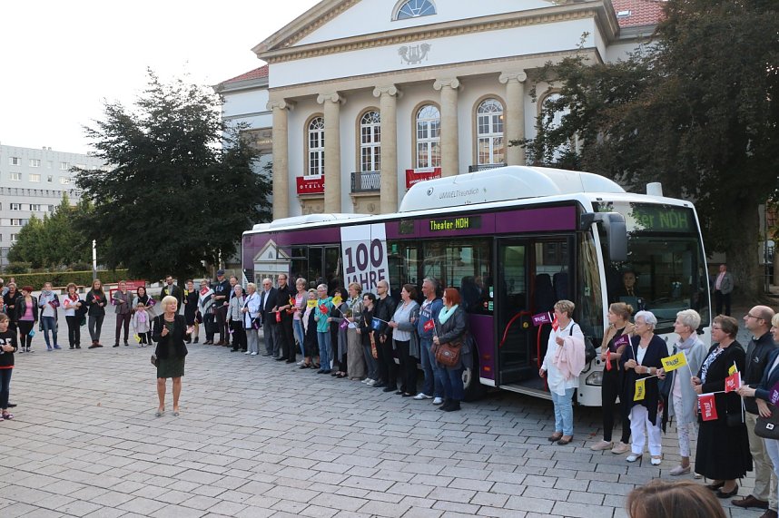 Ein Bus zum Geburtstag - Theater Nordhausen feiert 100. Jubil&auml;um