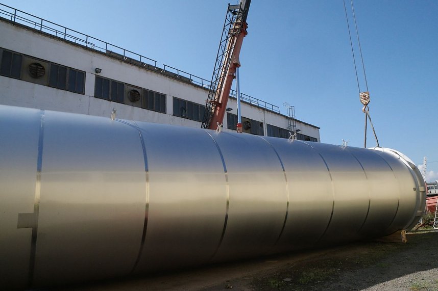 Zwei gro&szlig;e Treber-Silos gehen auf die Reise