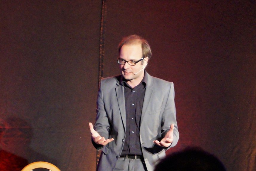 REN&Eacute; SYDOW Warnung vor dem Munde