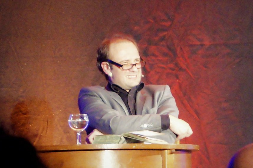 REN&Eacute; SYDOW Warnung vor dem Munde